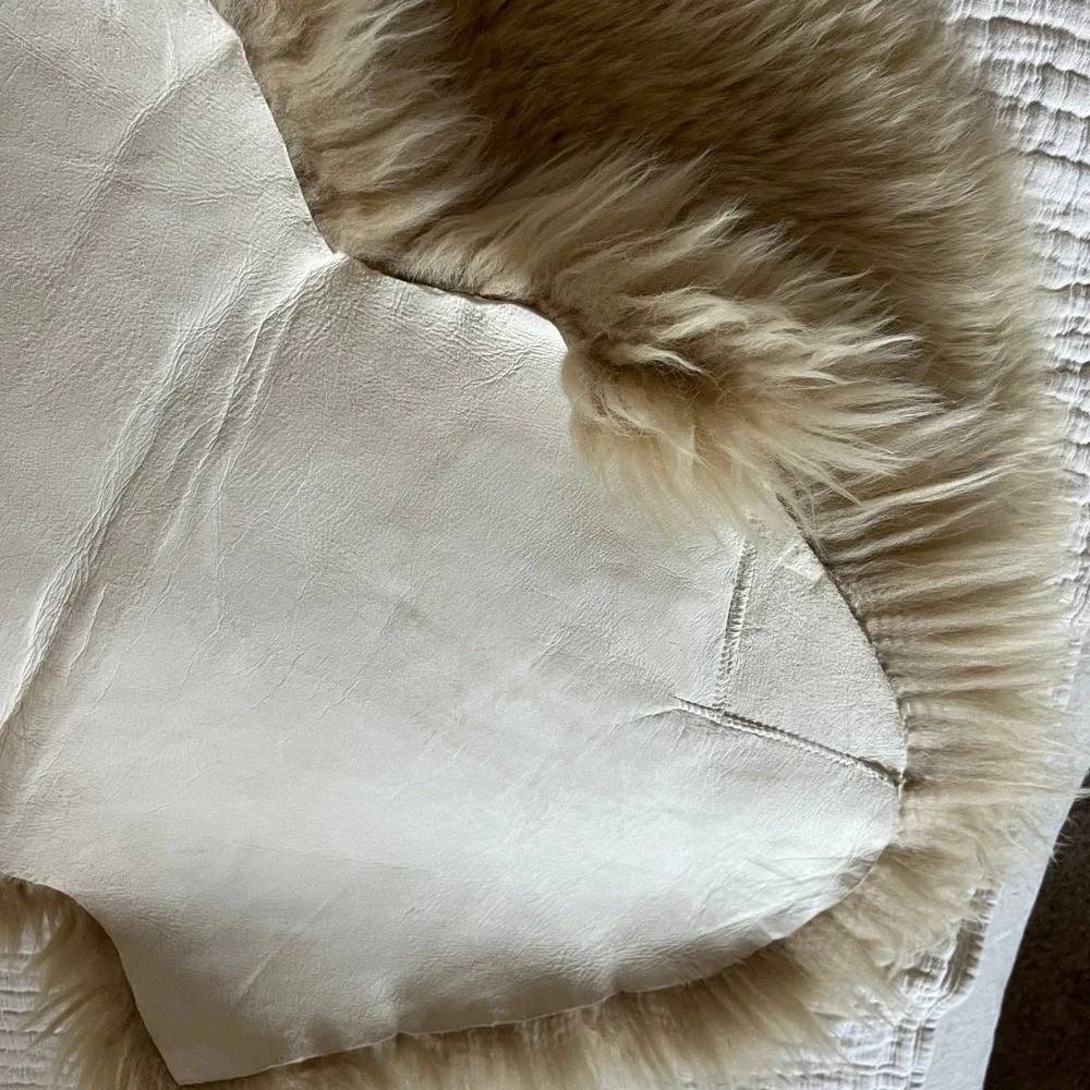 Natural Sheep Skin Rug - Picture 4 of 5